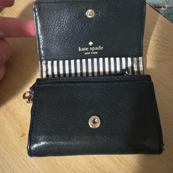 Wallet,worn. - Picture 2 of 2